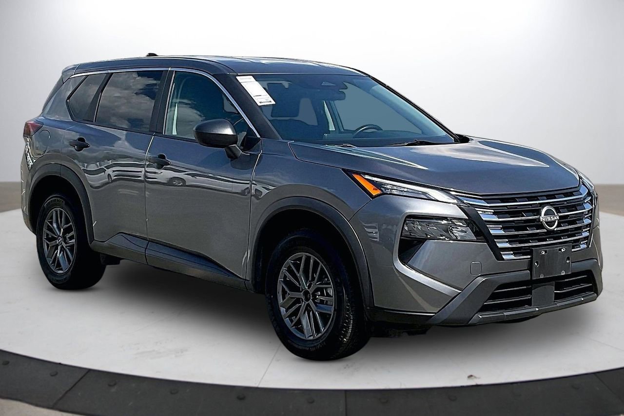 Used 2024 Nissan Rogue S image 2