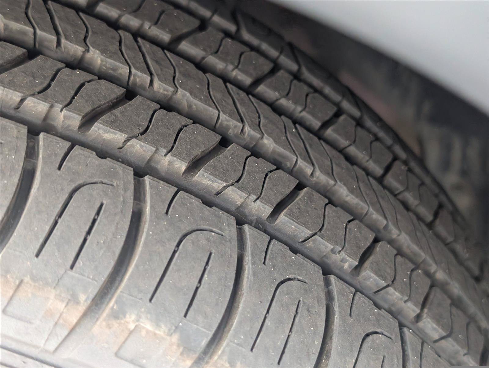 Used 2019 Jeep Cherokee Latitude w/ Popular Appearance Group FWD image 10