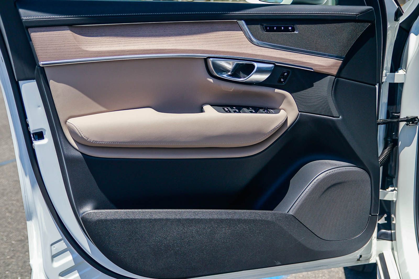 Certified 2026 Volvo XC90 B6 Plus AWD/4WD image 22