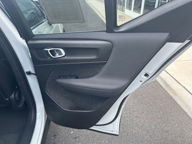 Certified 2025 Volvo XC40 B5 Core AWD/4WD image 12