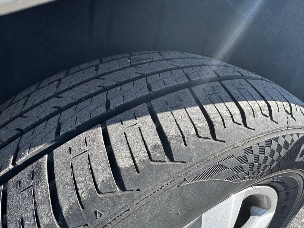 Used 2010 Volkswagen Routan SE image 34