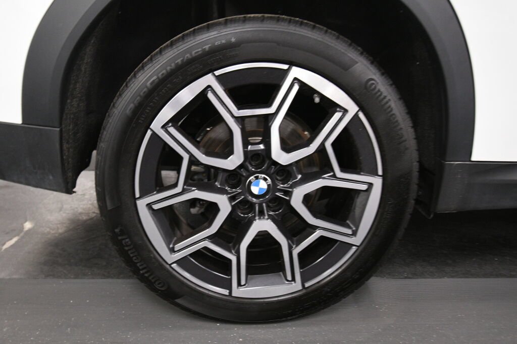 Used 2026 BMW X2 xDrive28i AWD/4WD image 33