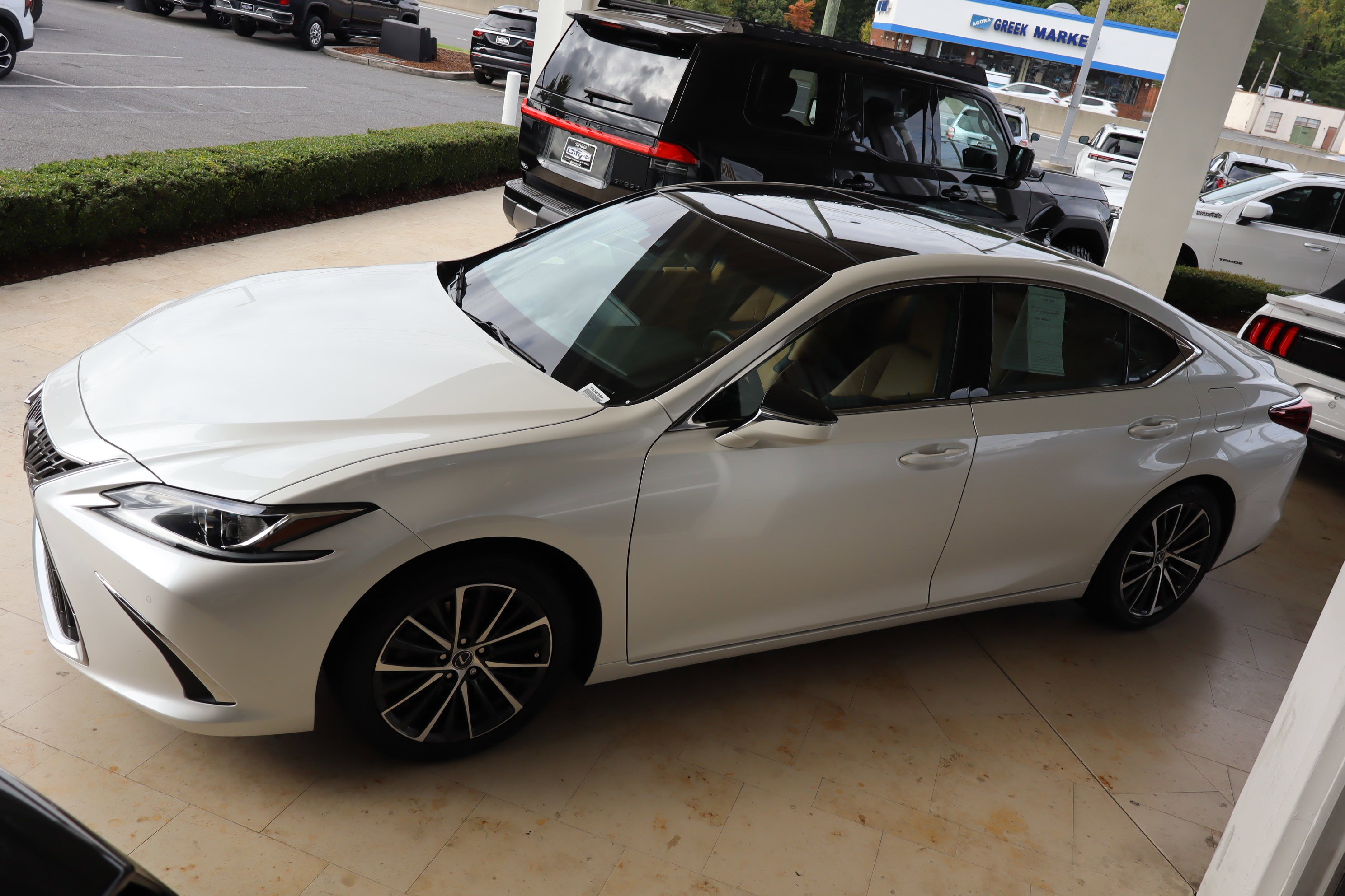 Used 2022 Lexus ES 350 w/ Premium Package image 5