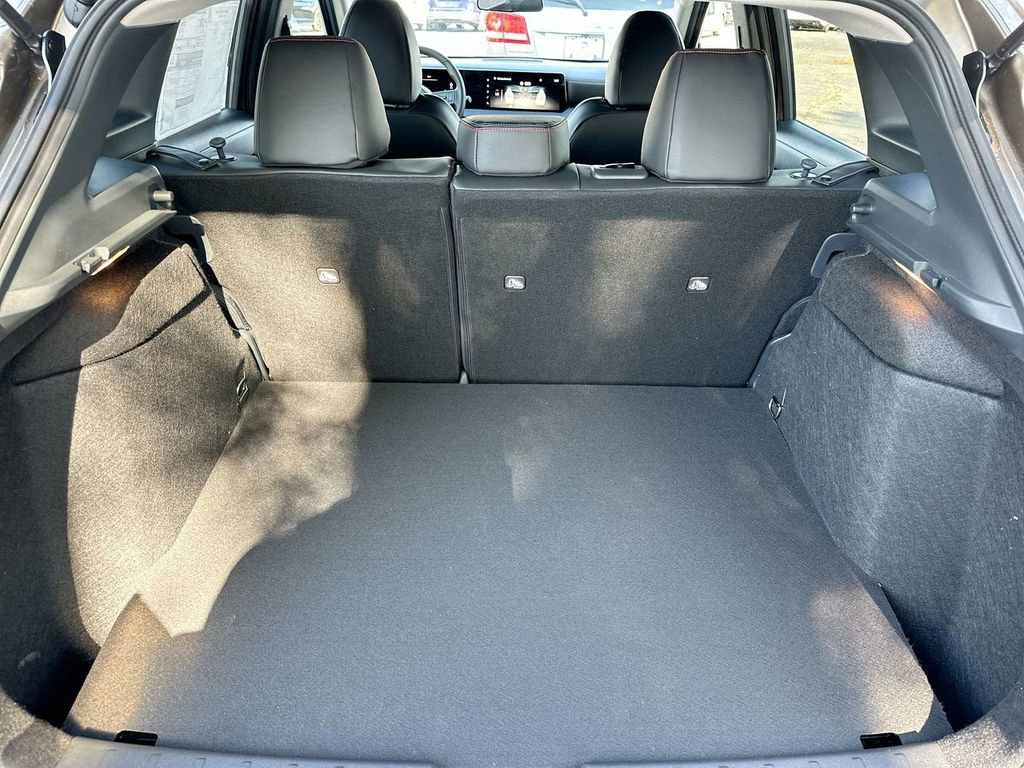 Certified 2025 Nissan Kicks SR image 34
