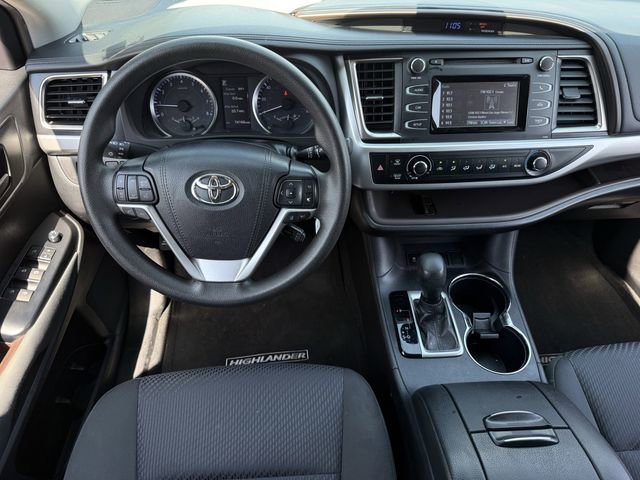 Used 2019 Toyota Highlander LE FWD image 11
