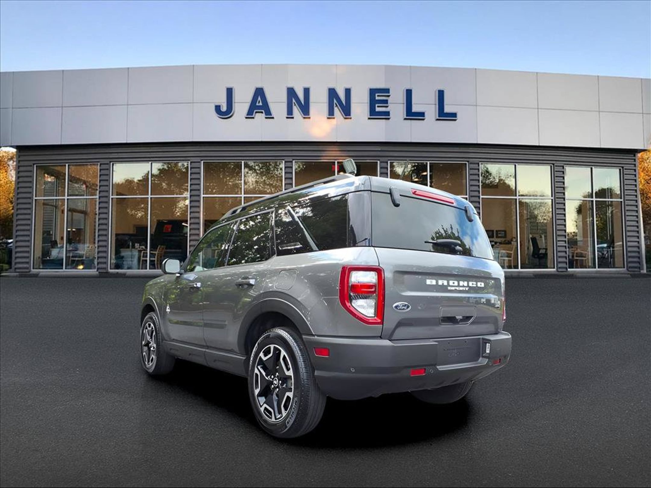Used 2024 Ford Bronco Sport Outer Banks AWD/4WD image 8
