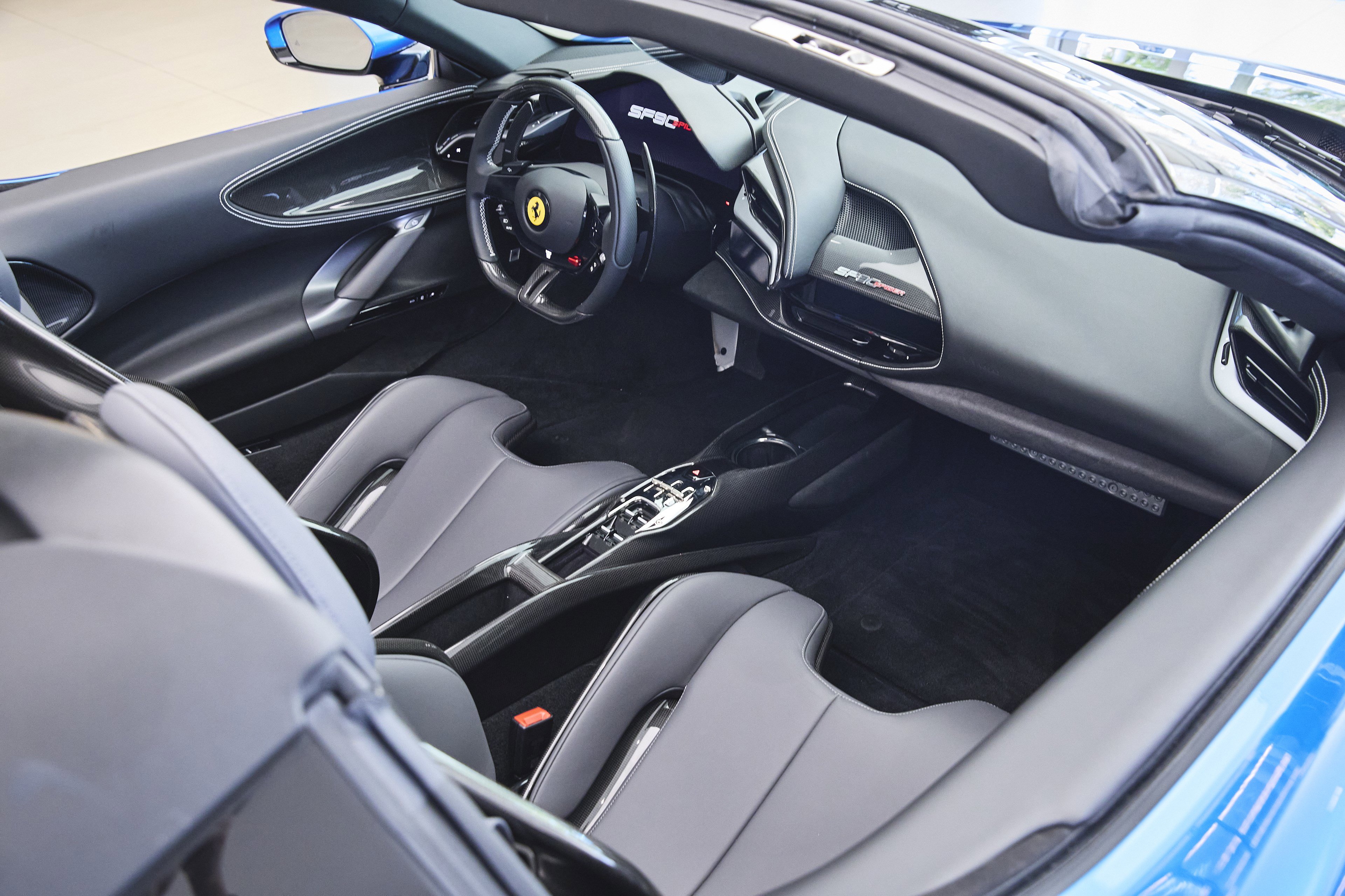 Used 2023 Ferrari SF90 Spider image 9