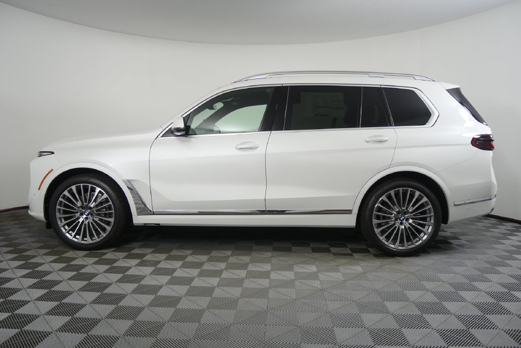 Certified 2027 BMW X7 xDrive40i w/ Premium Package AWD/4WD image 2