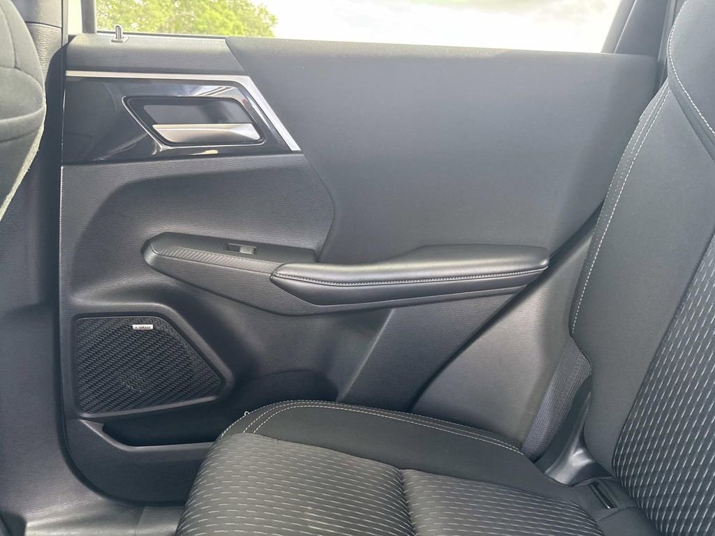 Used 2025 Mitsubishi Outlander ES image 16