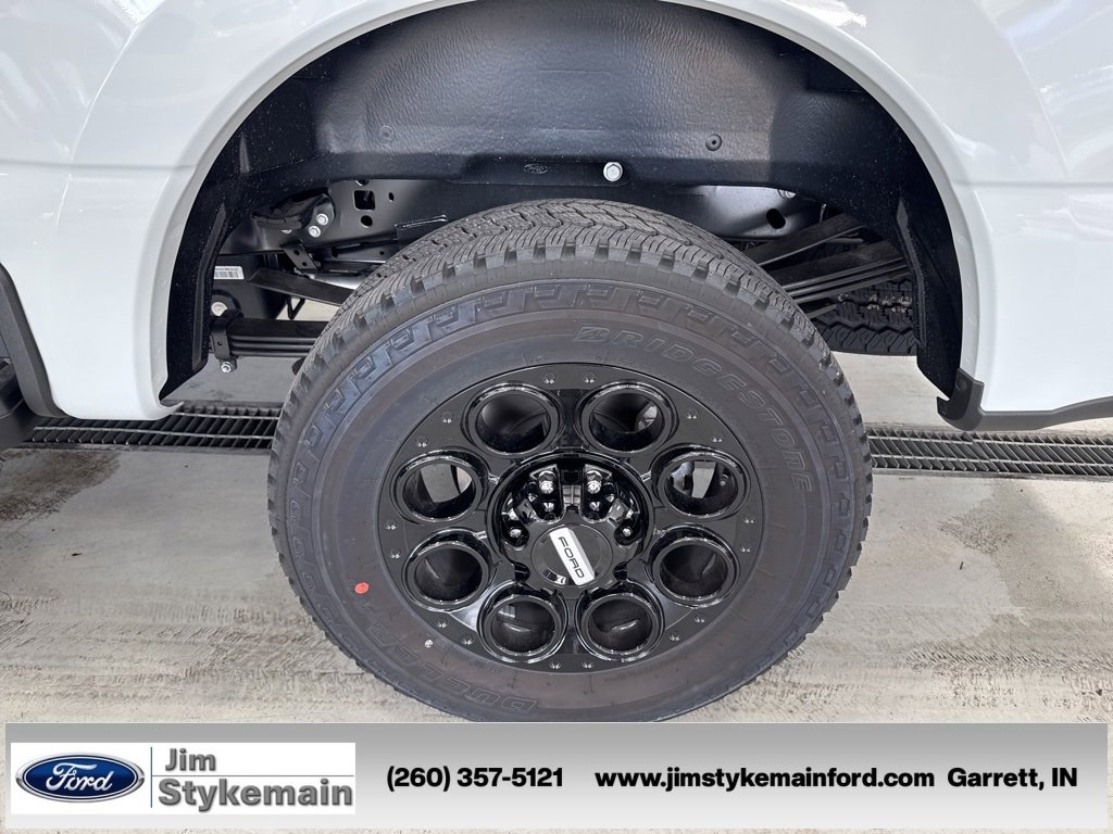 New 2025 Ford F350 XLT w/ Black Appearance Package image 4