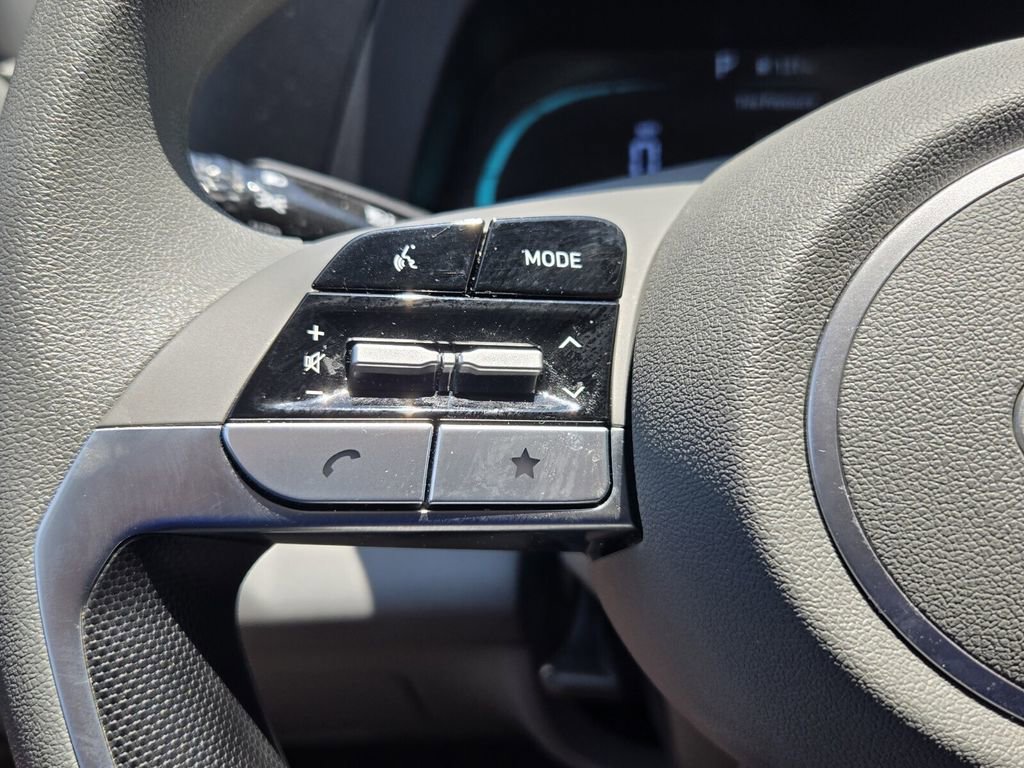 Certified 2025 Hyundai Elantra SE FWD image 22