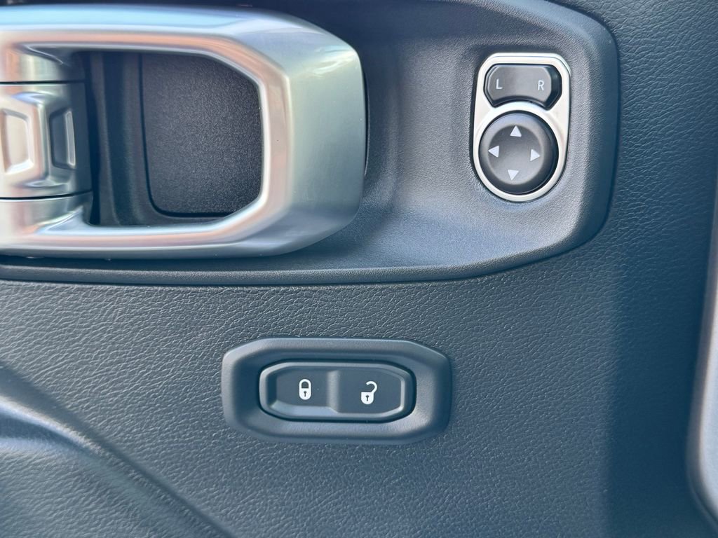 Used 2024 Jeep Wrangler Willys AWD/4WD image 29