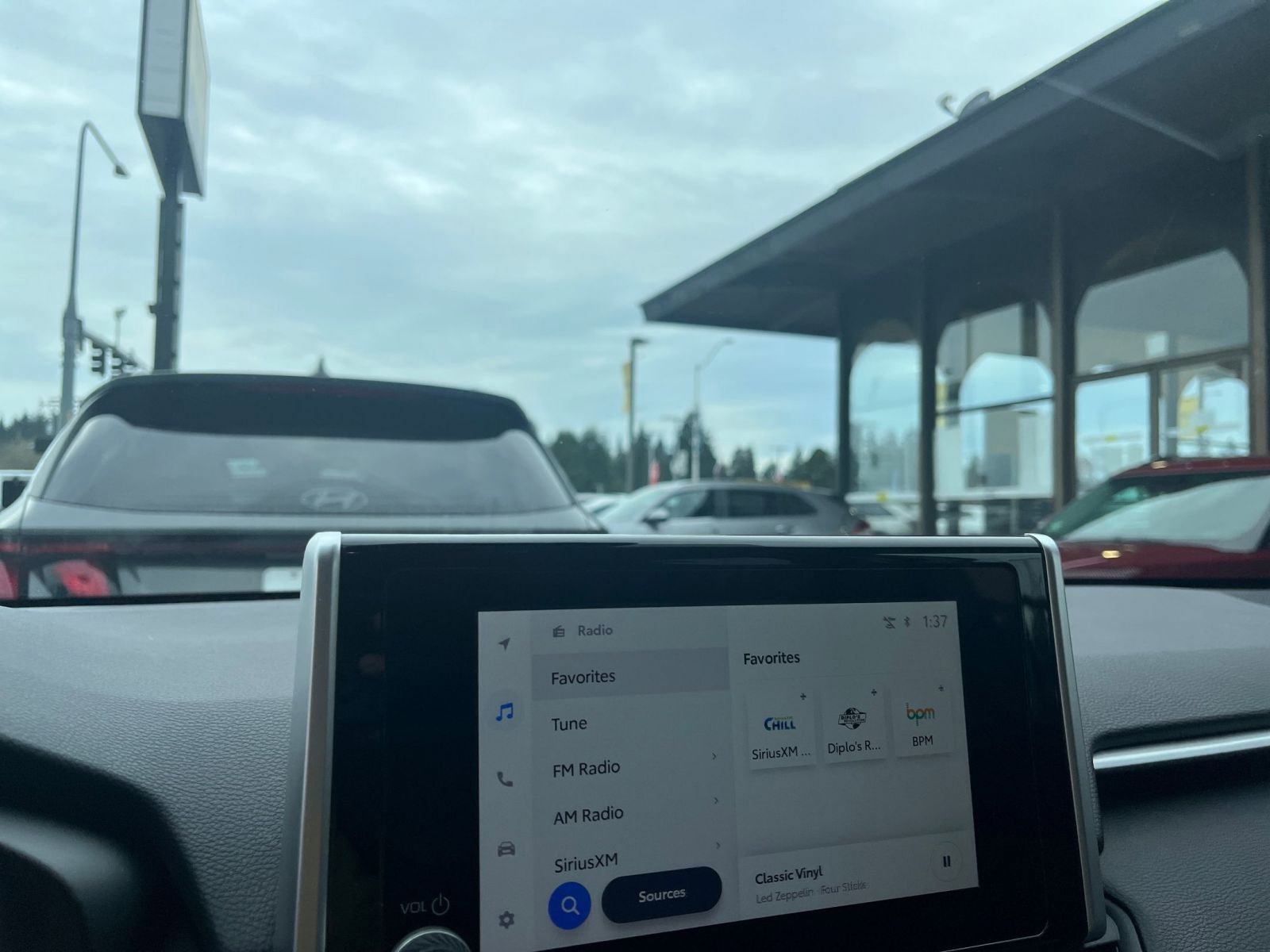 Used 2025 Toyota RAV4 XLE w/ Convenience Package image 17