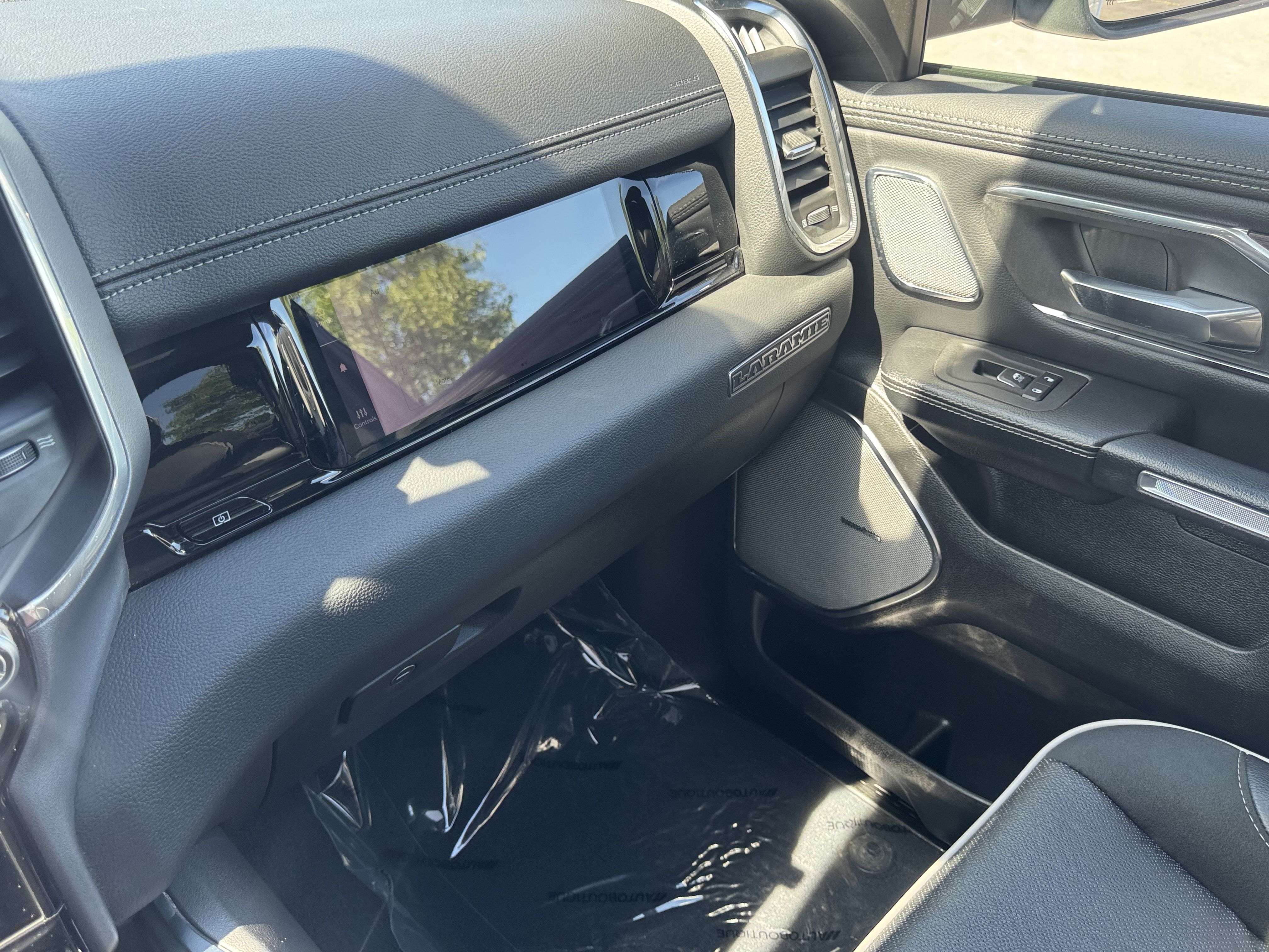 Used 2025 RAM 1500 Laramie AWD/4WD image 39