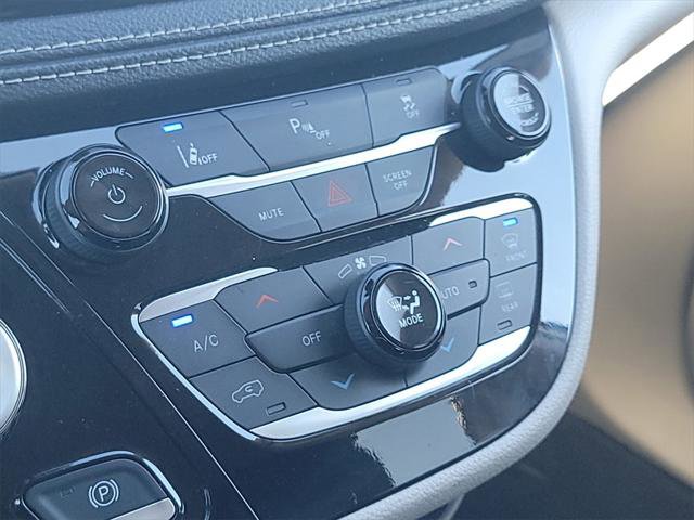 Certified 2024 Chrysler Pacifica Select image 31