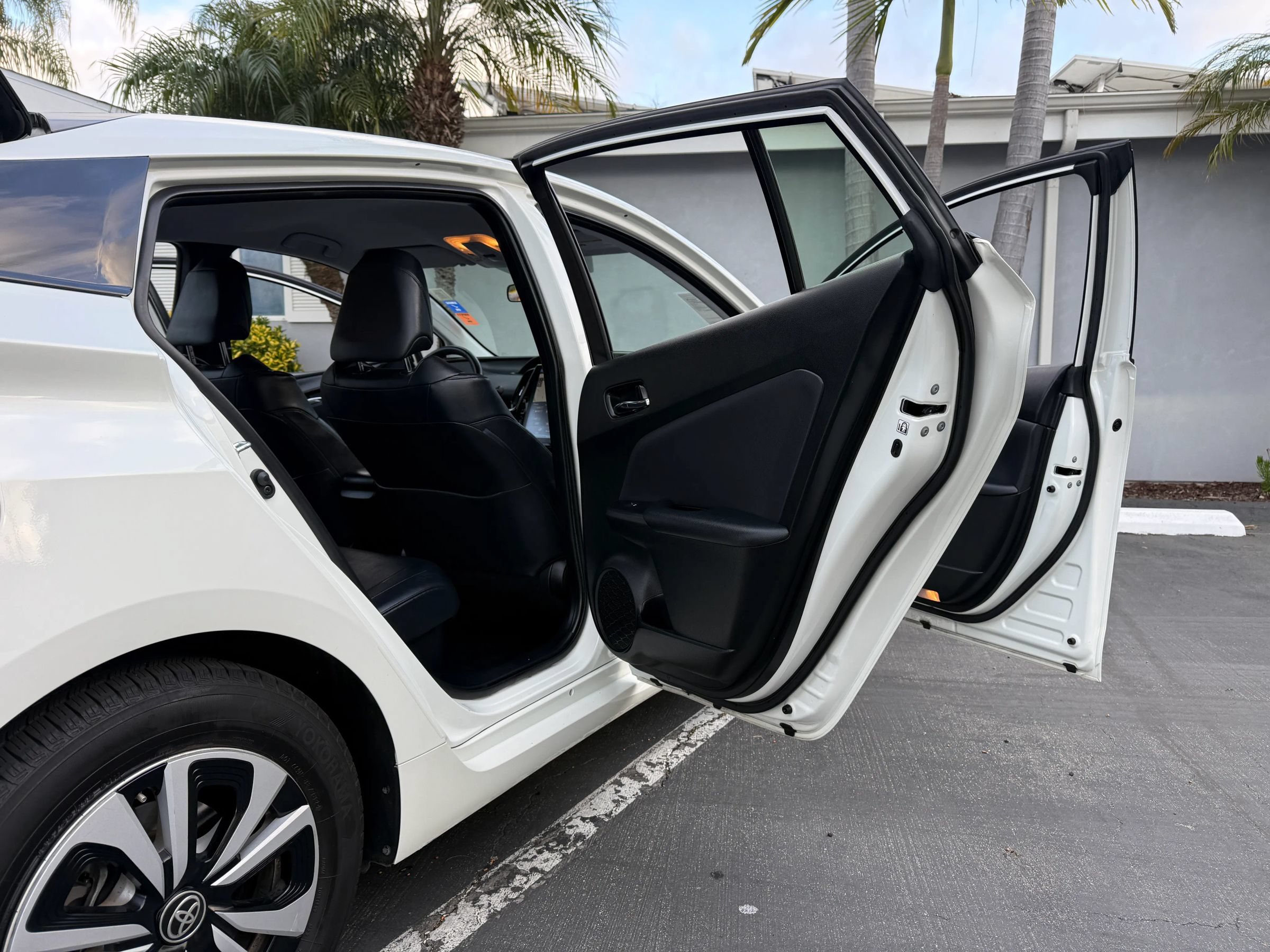 Used 2018 Toyota Prius Prime Premium w/ Carpet Mat Package FWD image 24