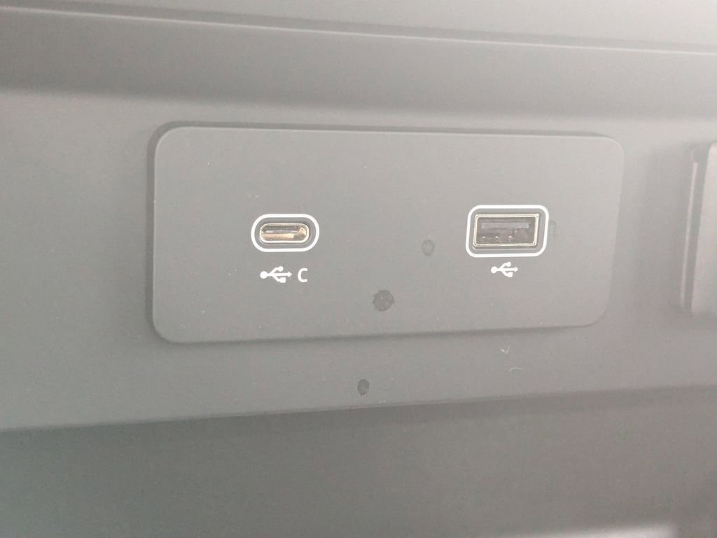 Used 2023 Land Rover Defender 110 X-Dynamic SE image 8