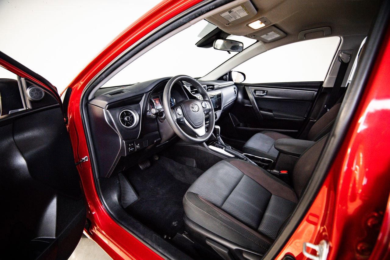 Used 2018 Toyota Corolla LE image 4