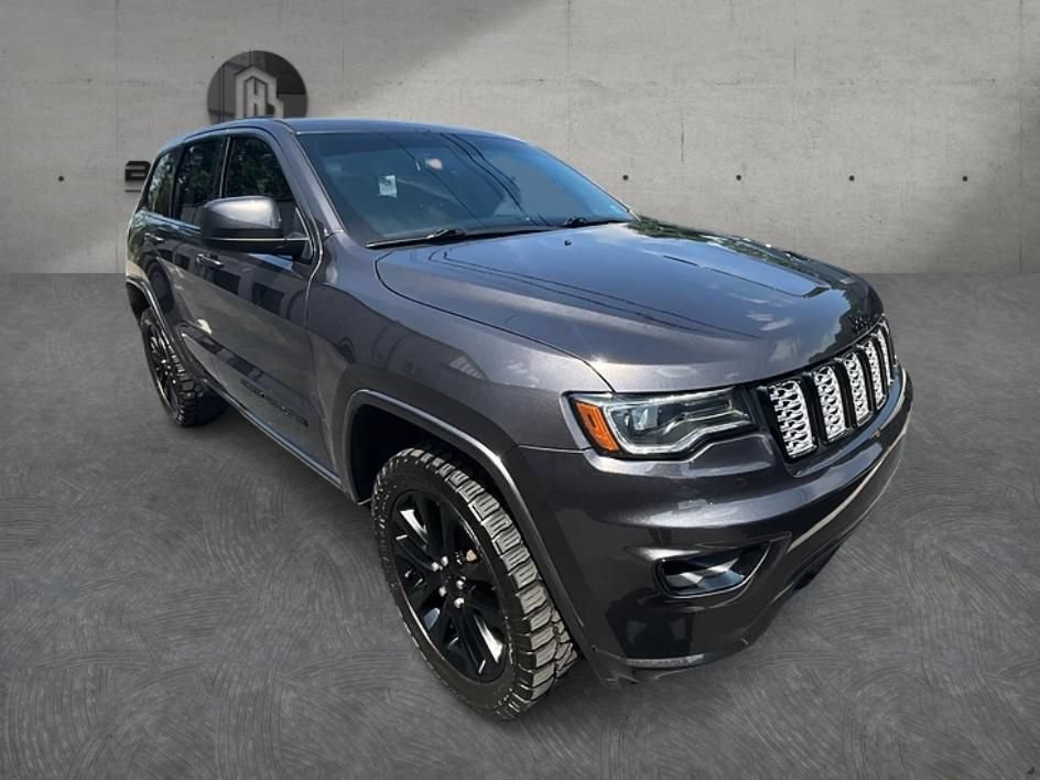 Used 2021 Jeep Grand Cherokee Laredo X AWD/4WD image 4