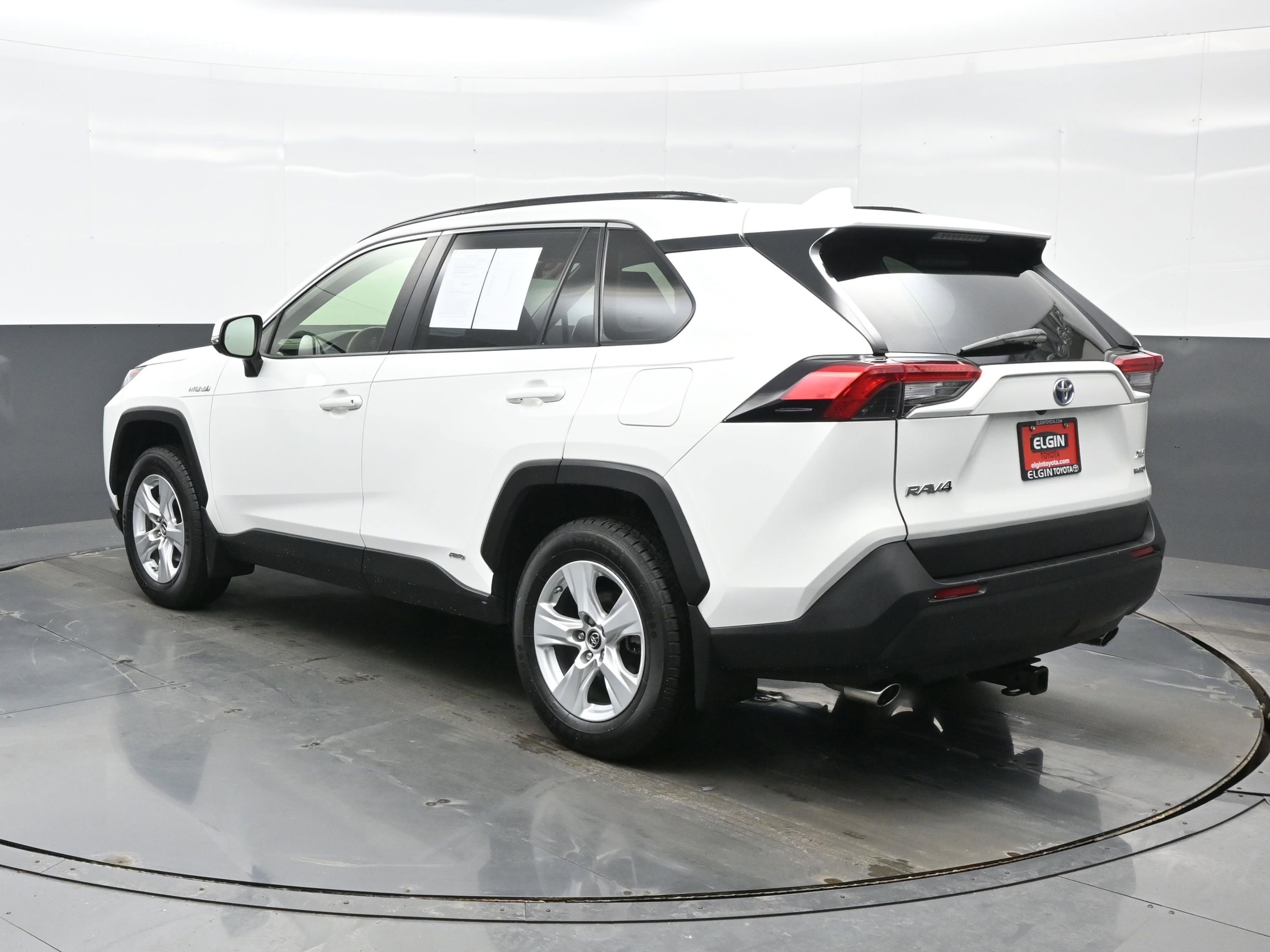 Used 2019 Toyota RAV4 XLE w/ Carpet Mat Package image 4