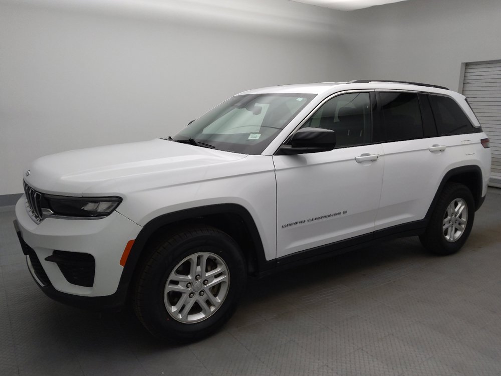 Used 2022 Jeep Grand Cherokee Laredo w/ Luxury Tech Group I AWD/4WD image 2