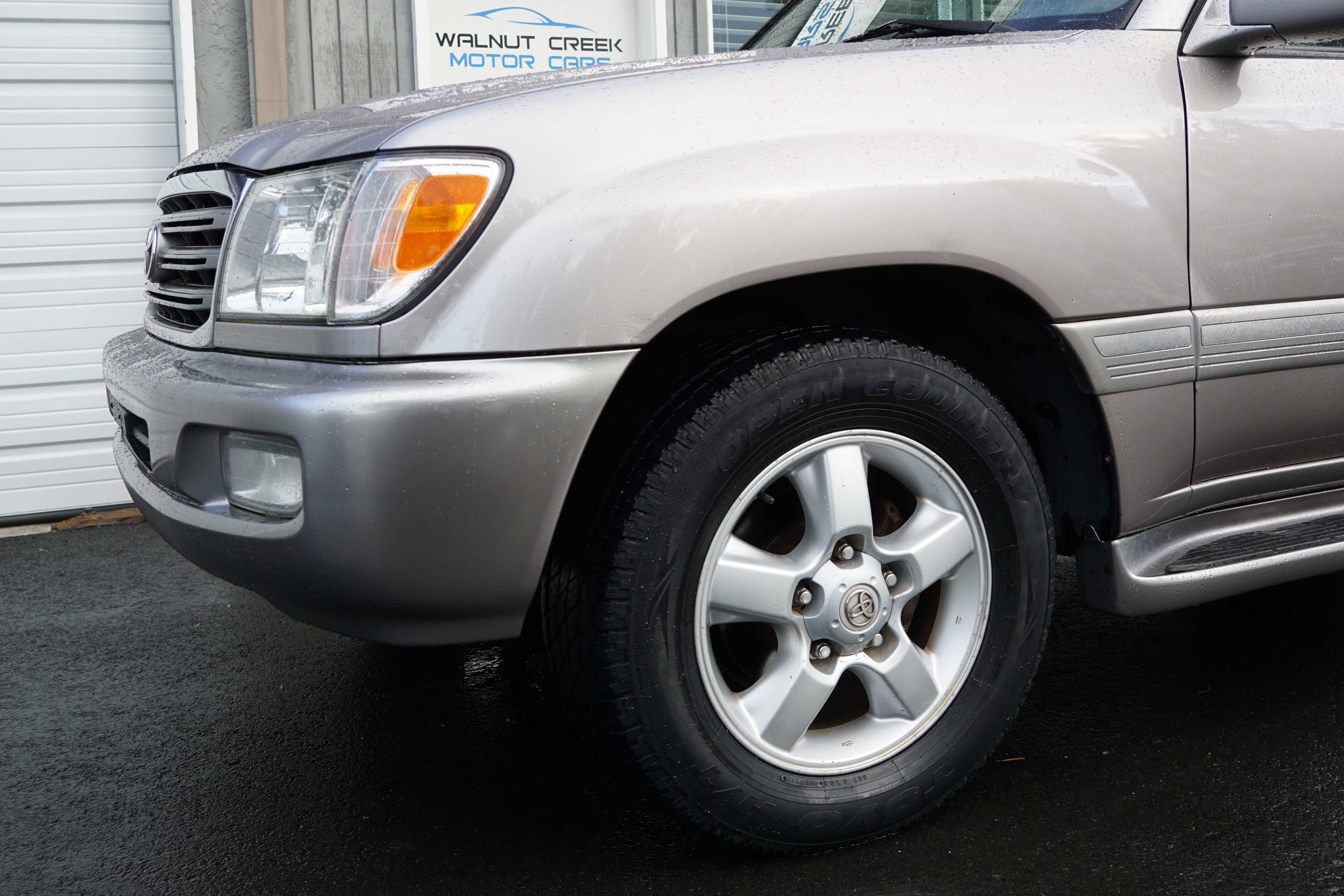 Used 2004 Toyota Land Cruiser image 25