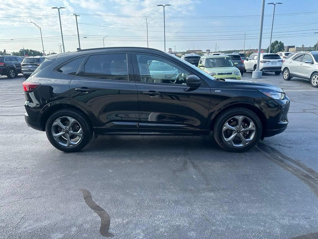 Used 2023 Ford Escape ST-Line w/ Tech Pack #1 AWD/4WD image 8