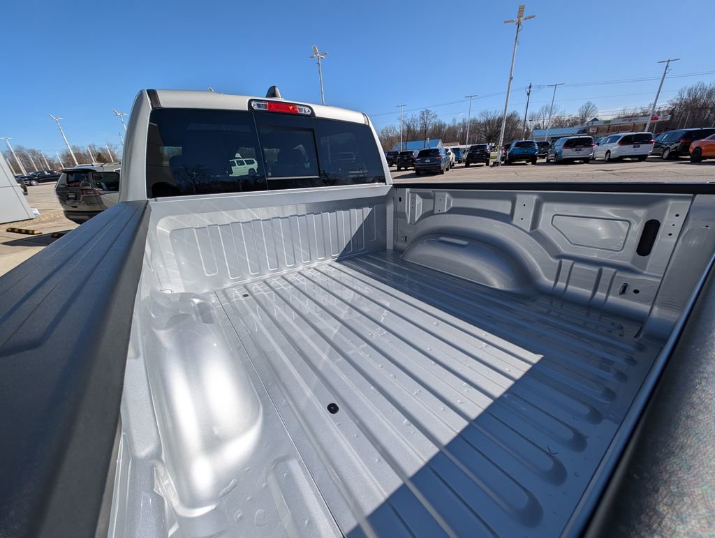 New 2026 RAM 1500 4x4 Crew Cab image 11