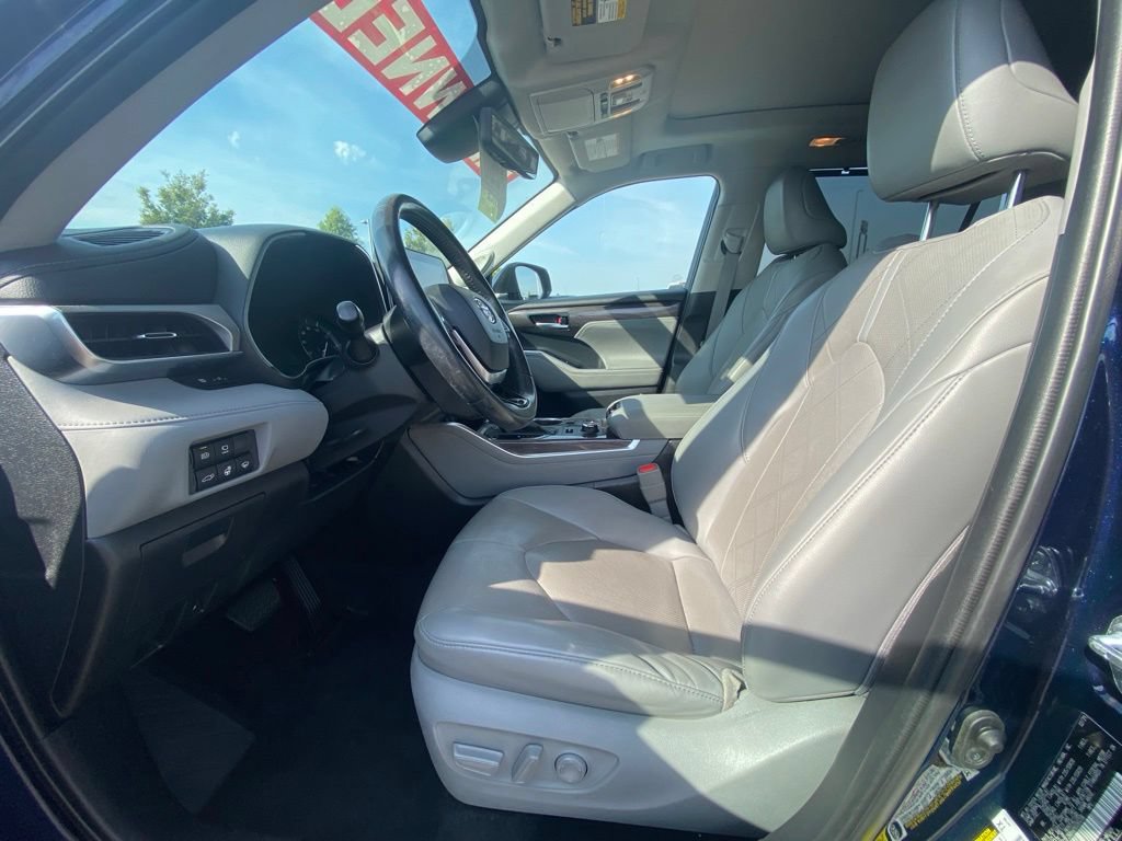Used 2021 Toyota Highlander Platinum AWD/4WD image 14