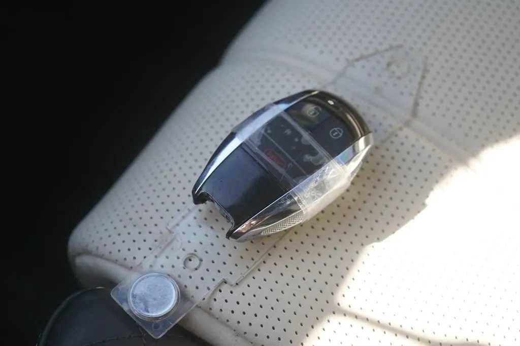 Used 2018 Bentley Bentayga image 14