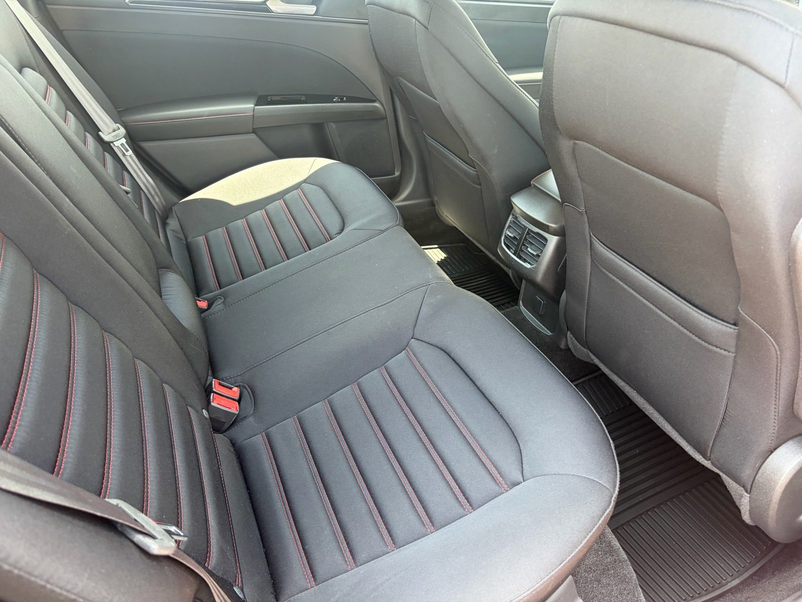 Used 2016 Ford Fusion SE AWD/4WD image 28
