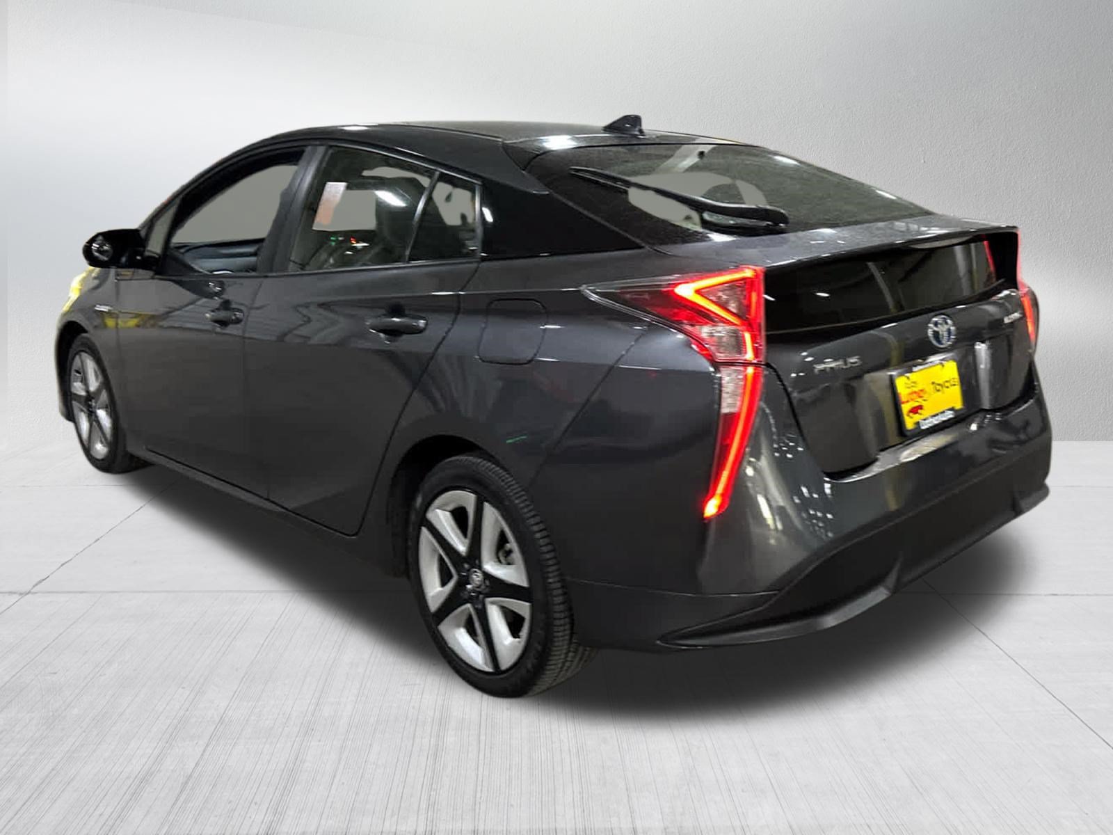 Used 2017 Toyota Prius Three Touring FWD image 4