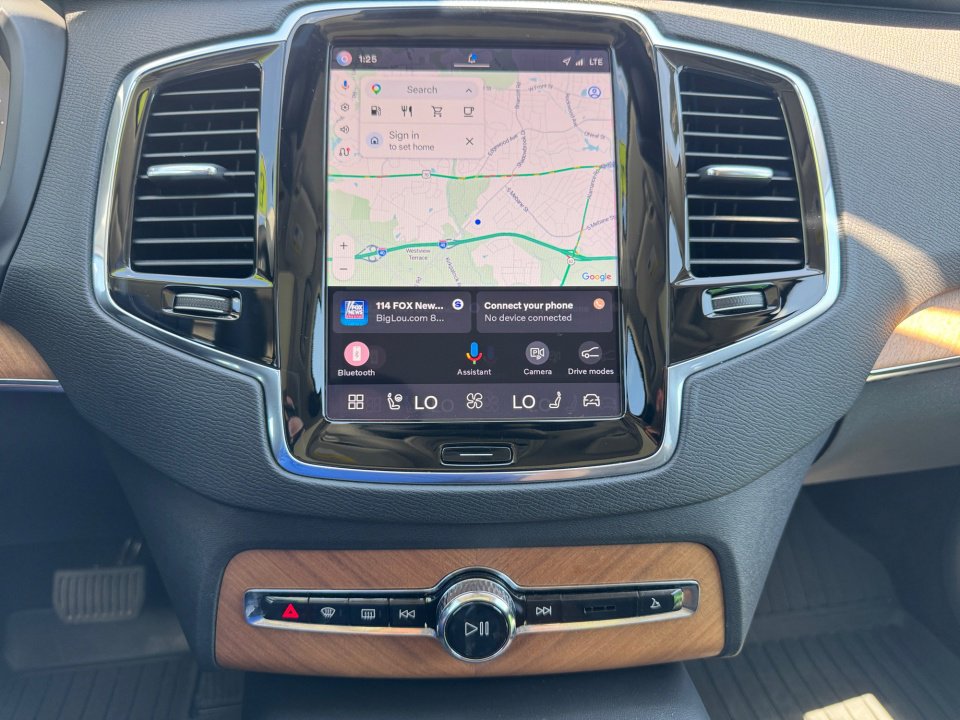 Certified 2023 Volvo XC90 B6 Plus w/ Protection Package Premier AWD/4WD image 17