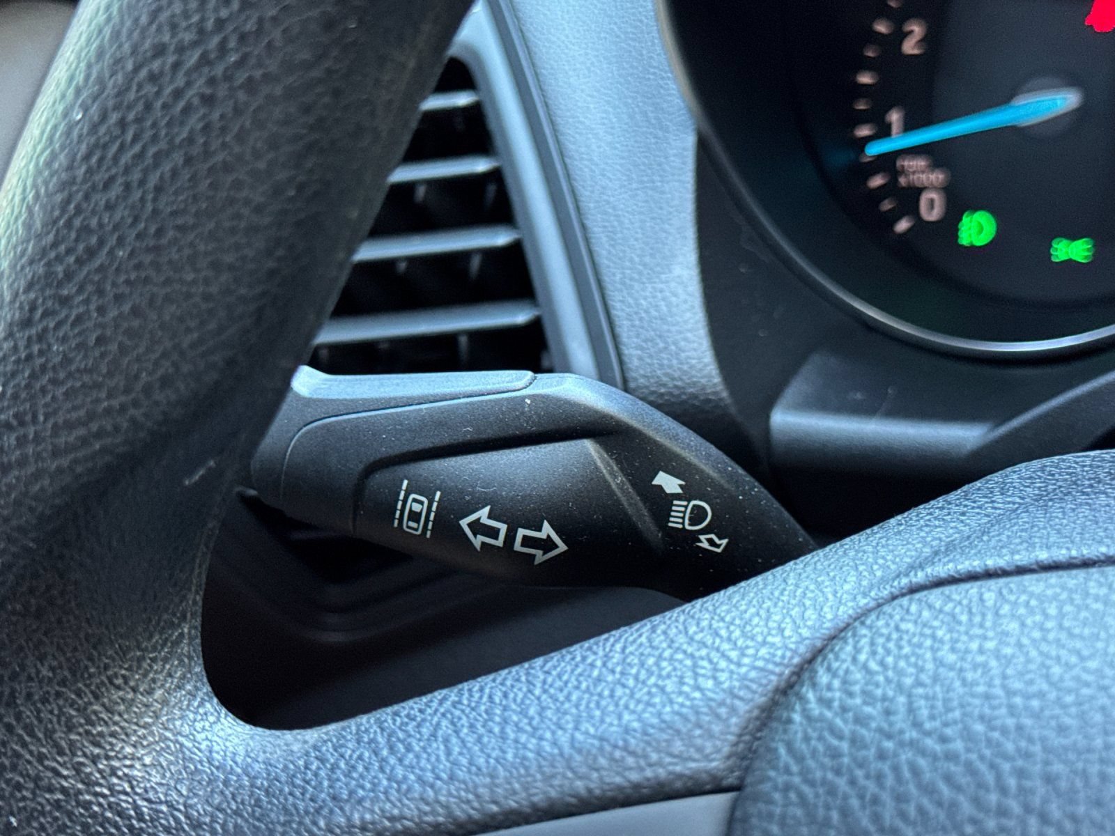 Used 2019 Ford Escape SE FWD image 29