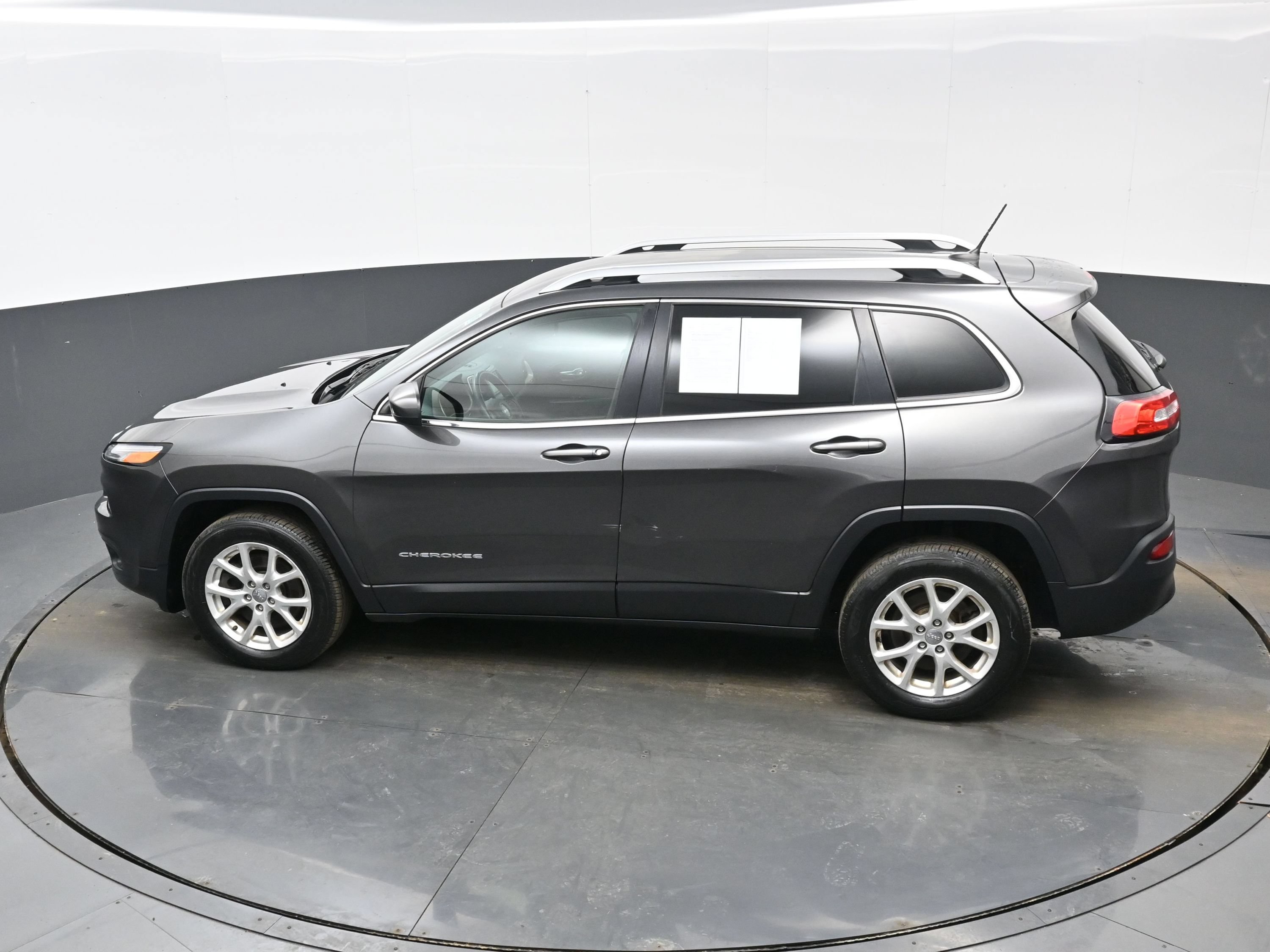 Used 2014 Jeep Cherokee Latitude FWD image 34