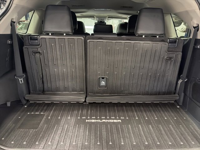 Certified 2024 Toyota Highlander AWD image 39