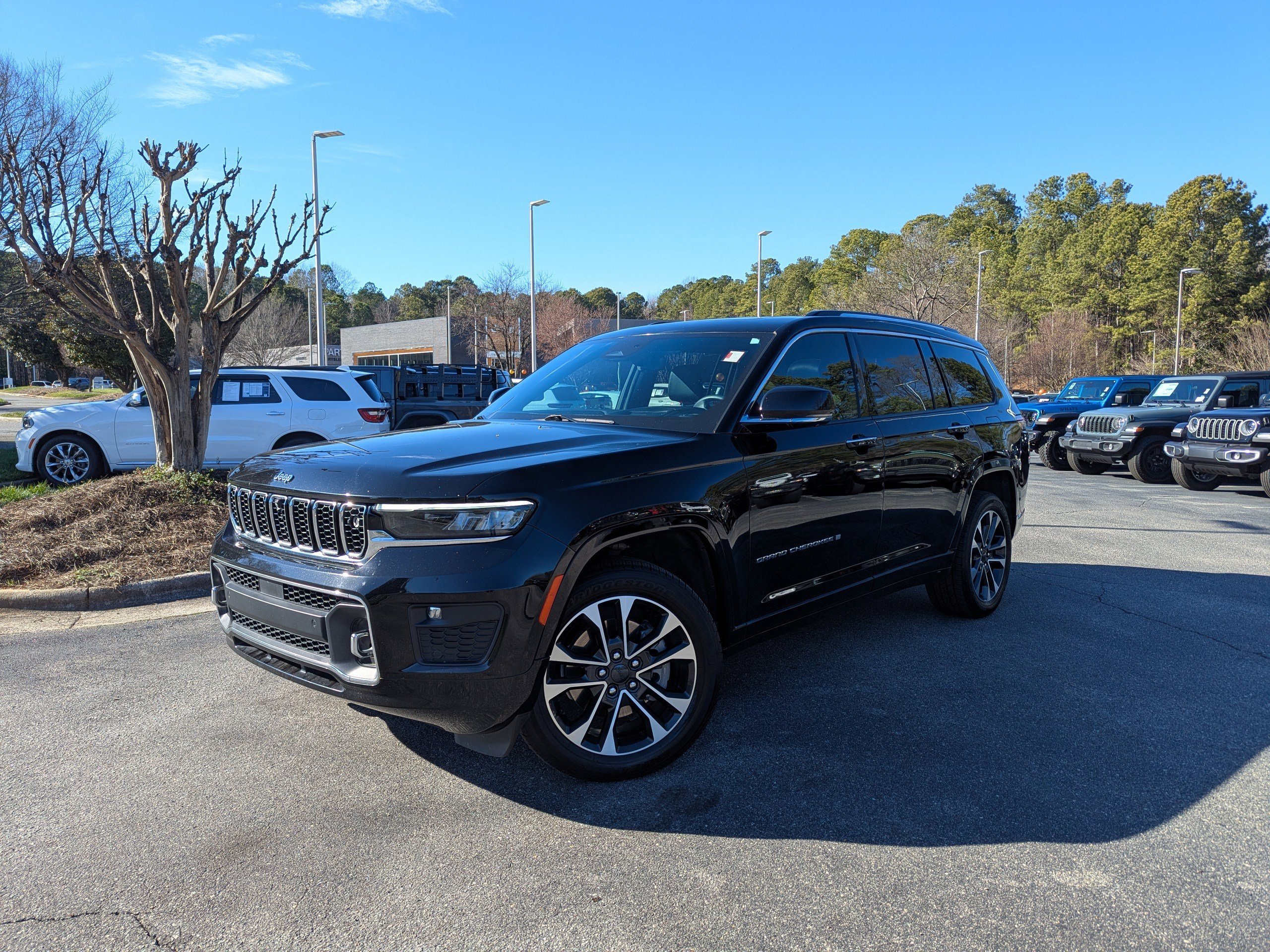 Used 2021 Jeep Grand Cherokee L Overland w/ Advanced Protech Group III image 1