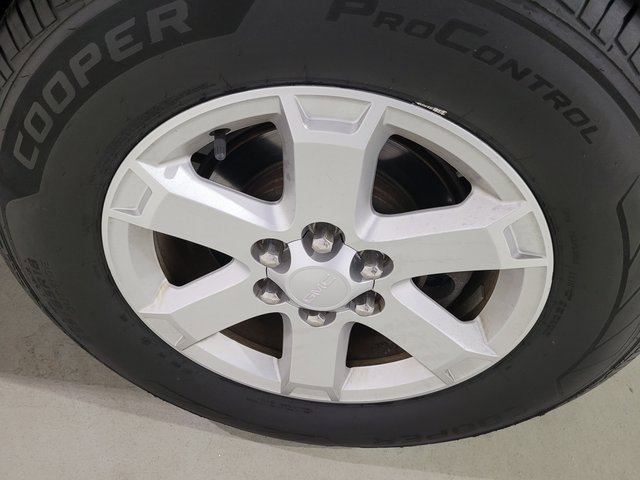 Used 2015 GMC Acadia SLE image 22