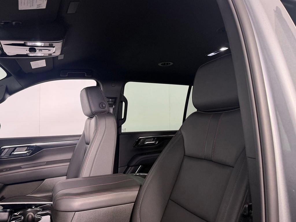 Used 2026 Chevrolet Suburban RST AWD/4WD image 25