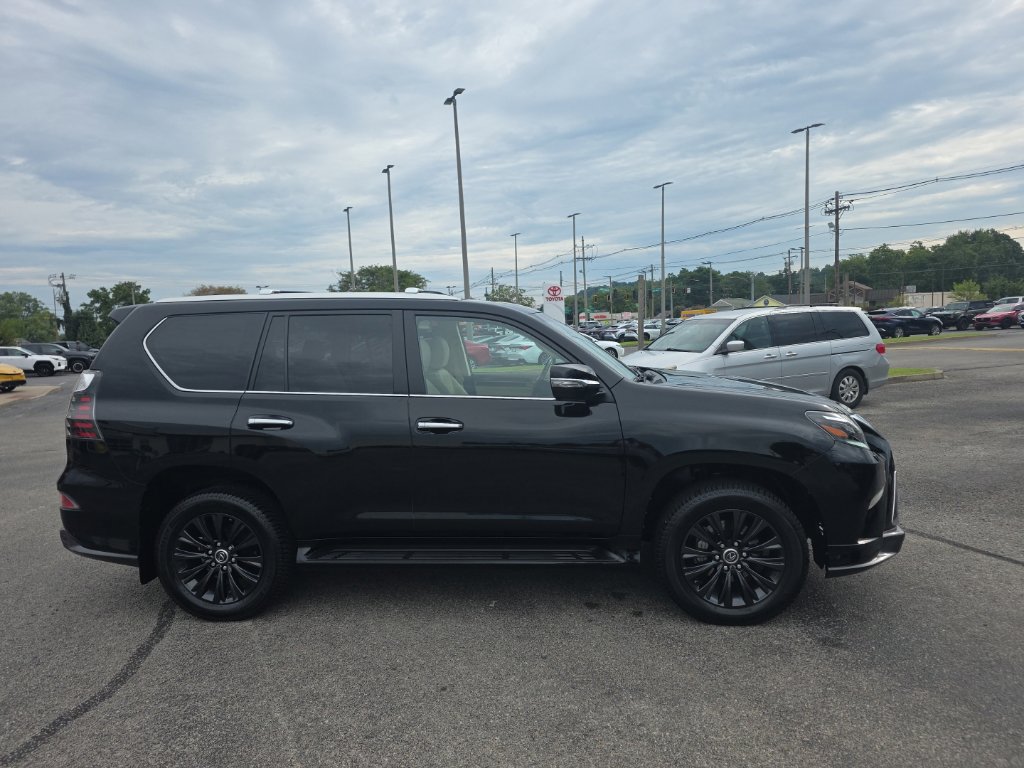 Used 2023 Lexus GX 460 Luxury w/ Sport Design Package AWD/4WD image 4