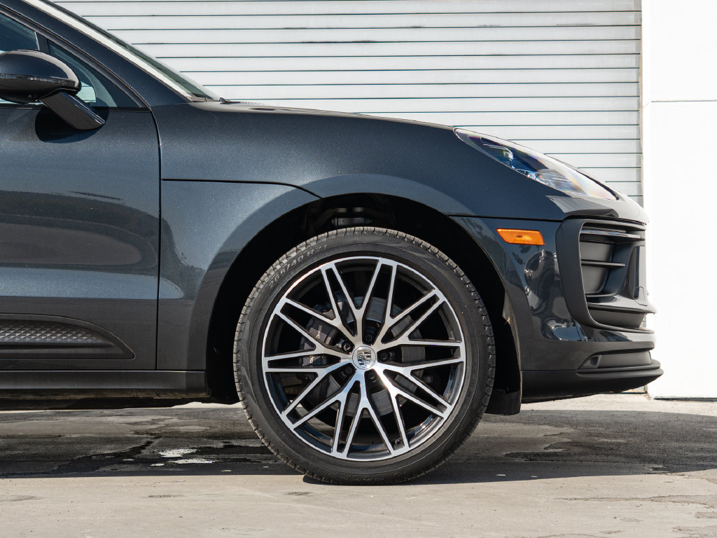Certified 2023 Porsche Macan AWD/4WD image 28