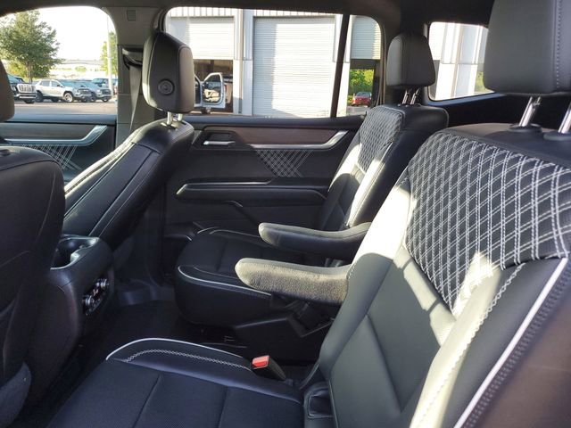Used 2025 GMC Acadia Denali w/ Super Cruise Package FWD image 10