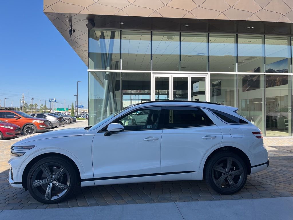 Used 2025 Genesis GV70 3.5T Sport w/ Sport Advanced Package AWD/4WD image 8
