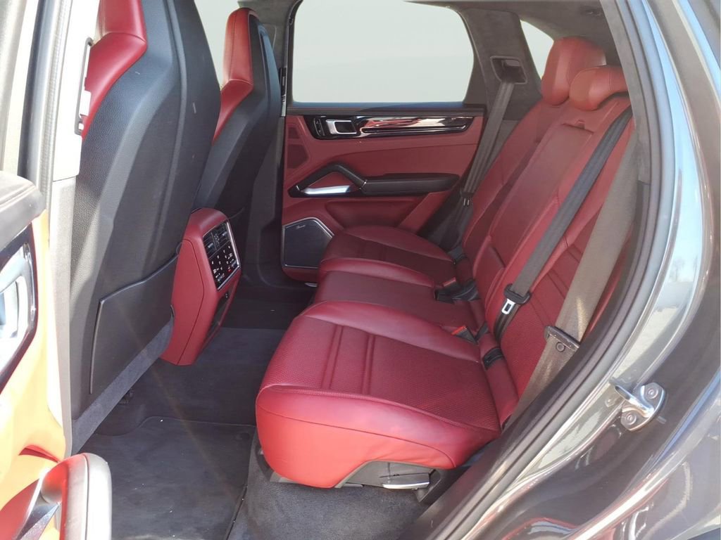 Used 2021 Porsche Cayenne Turbo image 32