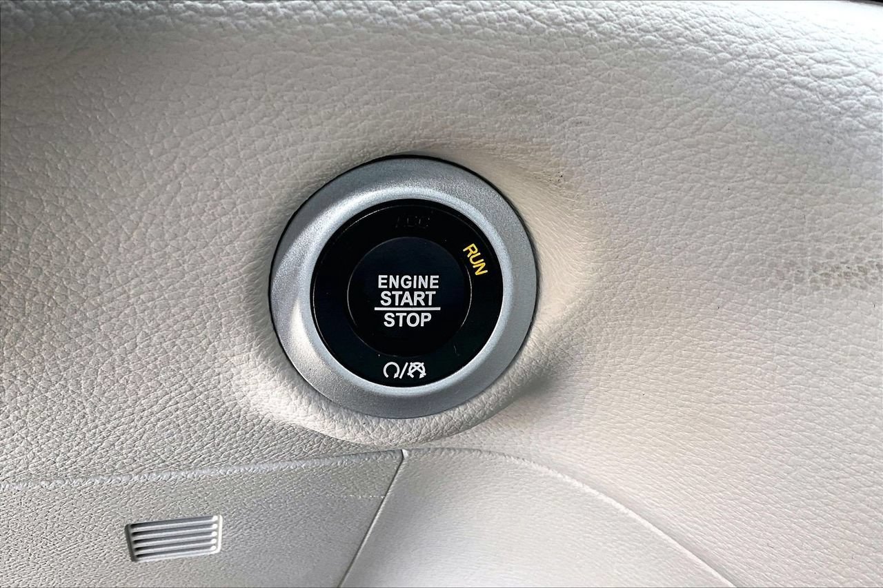 Certified 2021 Chrysler Pacifica Touring-L FWD image 26