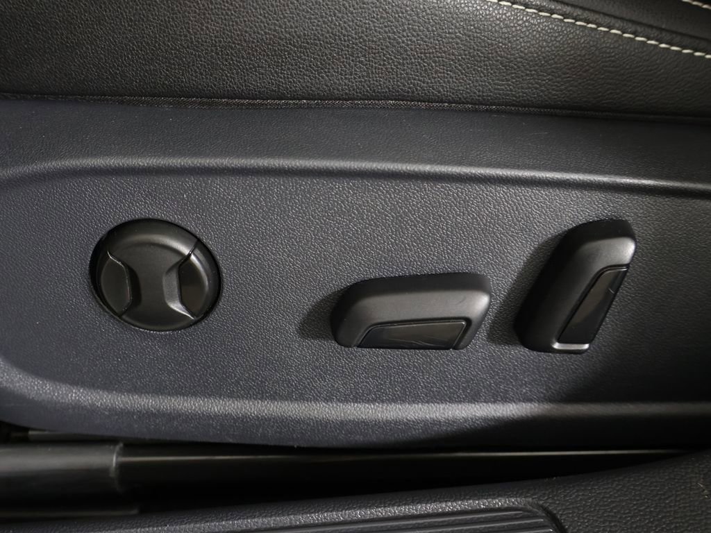 Used 2024 Volkswagen Jetta SE image 32