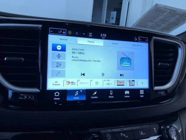 Used 2025 Chrysler Pacifica Select FWD image 28