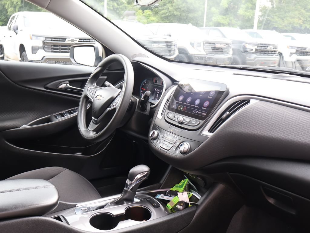 Certified 2025 Chevrolet Malibu LT FWD image 32