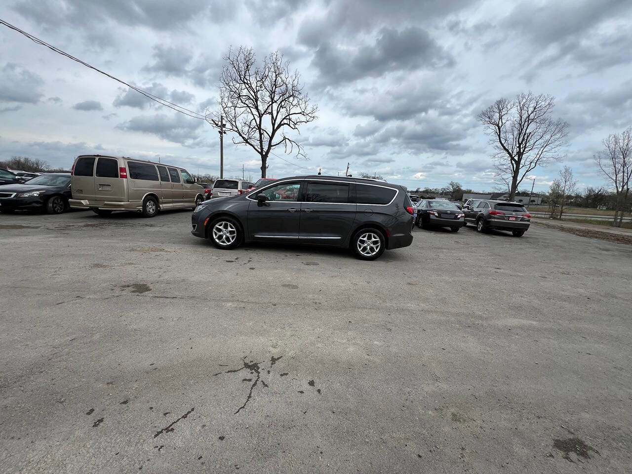 Used 2017 Chrysler Pacifica Touring-L Plus image 4