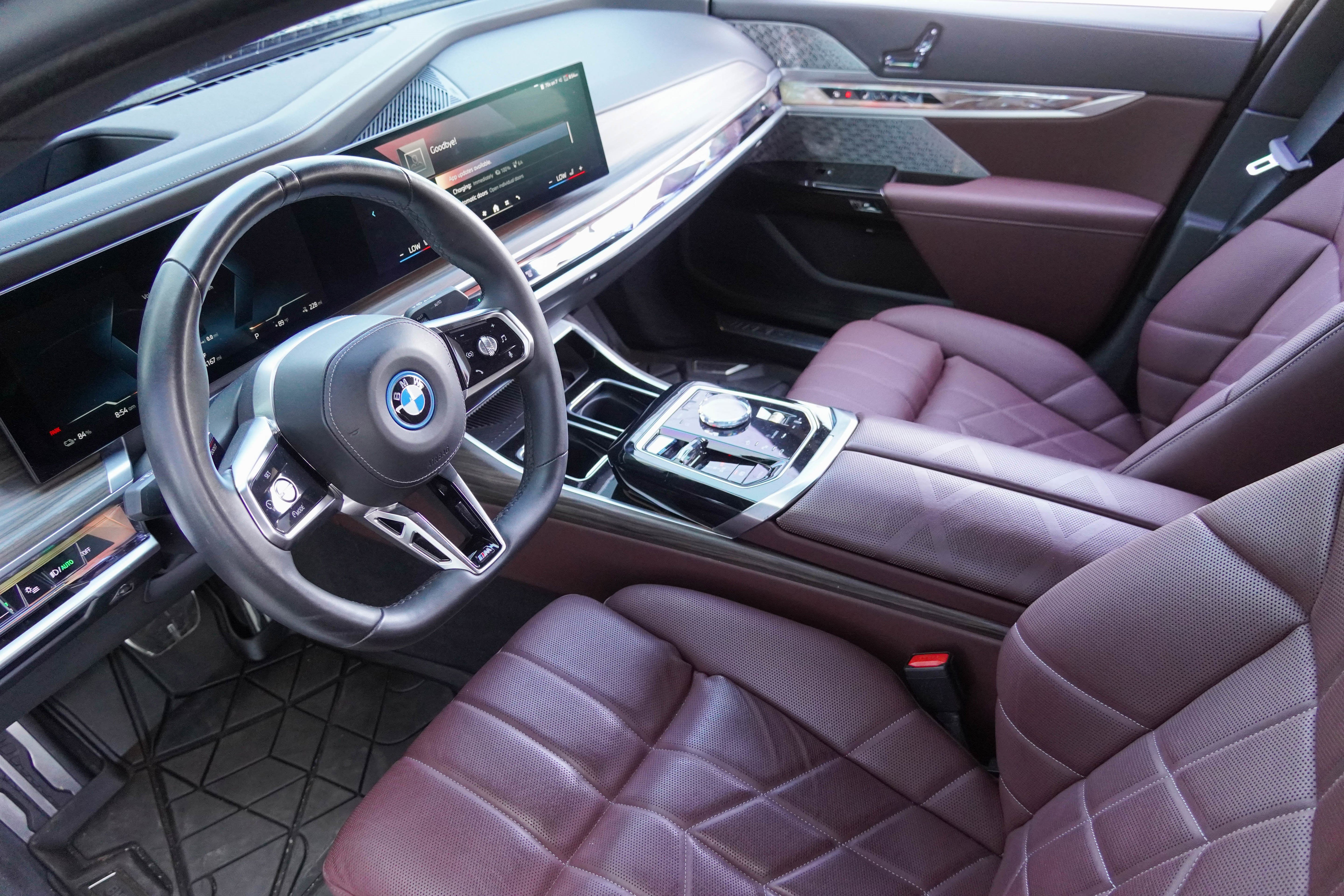 Certified 2023 BMW i7 xDrive60 w/ Executive Package 2 AWD/4WD image 9